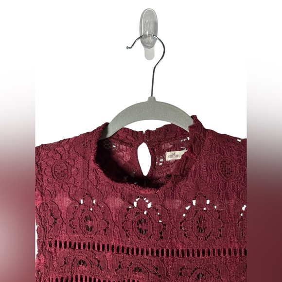 Hollister Burgundy Lace Sleeveless Mini Dress Mock Neck Keyhole Back Size 0 - Picture 3 of 10